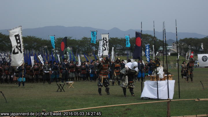 Yonezawa, Uesugi Matsuri: Kenshin betet zu Bishamon-ten
