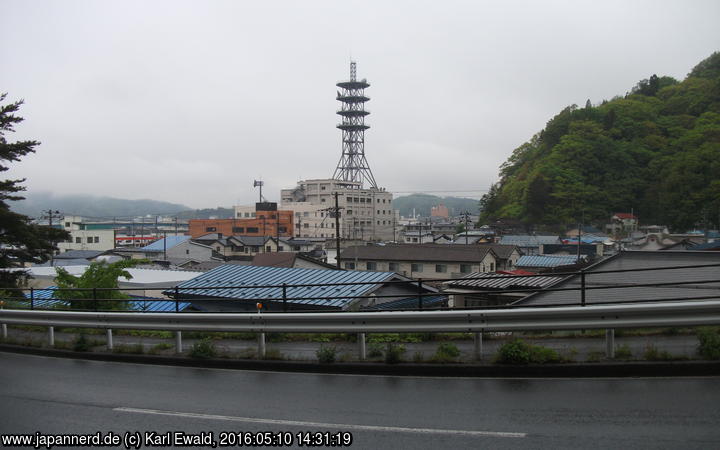 Miyako: Blick auf Höhe des Tsunamigebiet-Schildes Richtung Stadt
