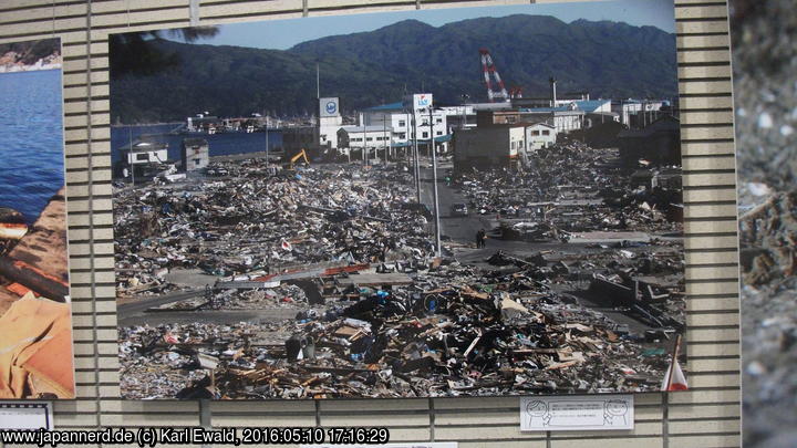 Miyako, Jodogahama: Foto von der Zerstörung Miyakos 2011 im Information Center
