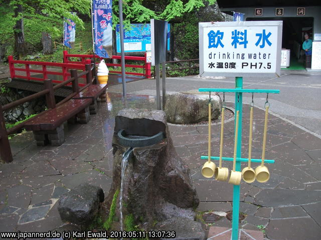 Ryusendo: hier kann man Trinkwasser aus der Höhlenquelle abgreifen

