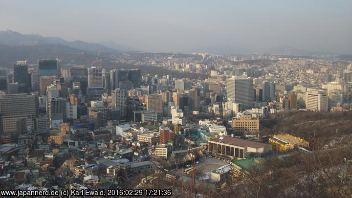 Seoul, Fußweg zum Namsan, Blick von Jamdoobong Photo Island

