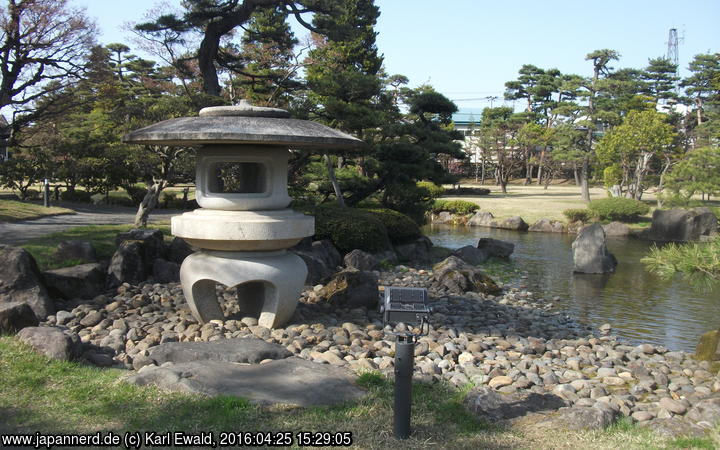 Hirosaki, Fujita-Garten: breite Steinlaterne
