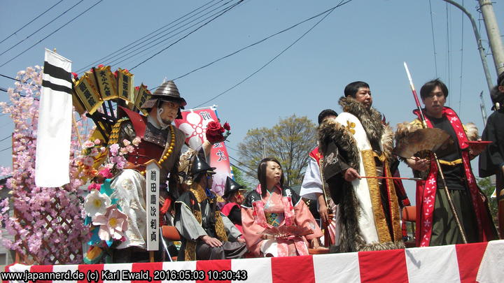 Yonezawa, Uesugi Matsuri: ein weiterer Wagen mit Samuraithema
