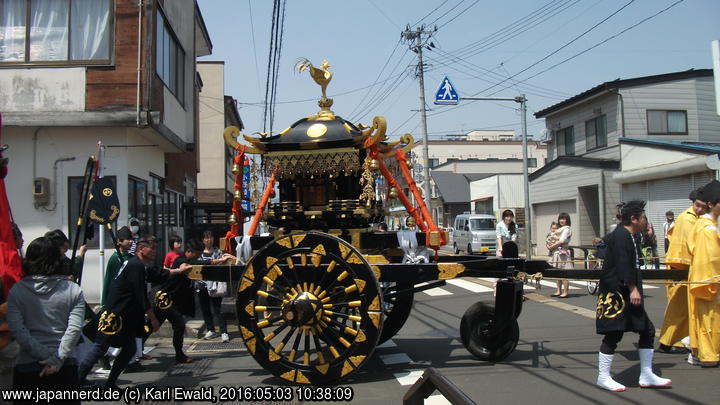 Yonezawa, Uesugi Matsuri: ein zweiter, größerer Mikoshi
