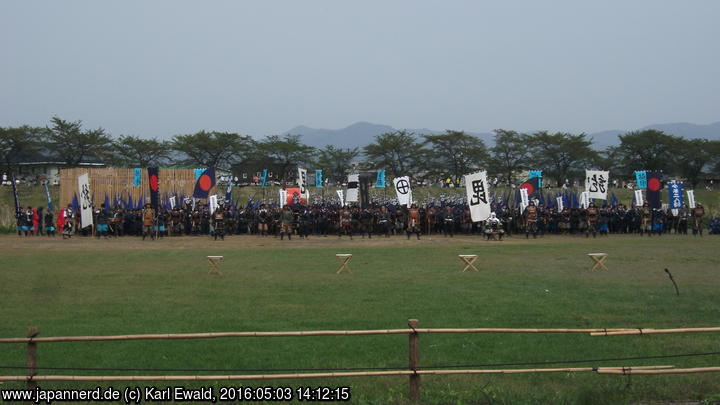 Yonezawa, Uesugi Matsuri: das blaue Lager, der mit dem weißen Kopftuch ist Lord Uesugi Kenshin
