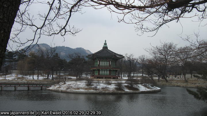 Seoul, Gyeongbokgung: Pavillion Hyangwoncheung

