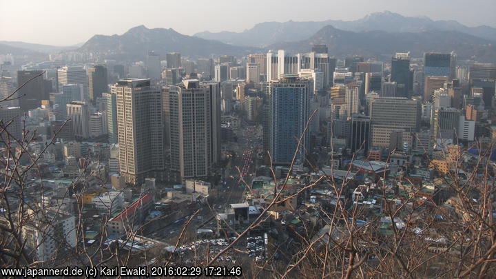 Seoul, Fußweg zum Namsan, Blick von Jamdoobong Photo Island
