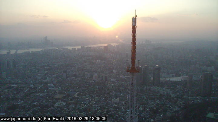 Klick für Großformat Seoul, Namsan, Blick vom N Seoul Tower: Sonnenuntergang