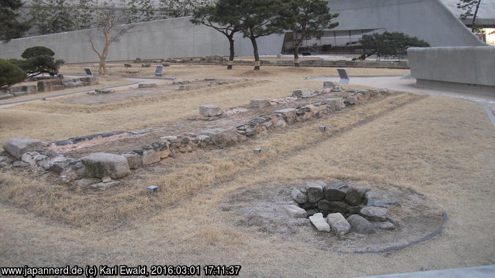 Seoul, Dongdaemun Design Plaza, Ausgrabungen, dahinter “Dongdaemun History Museum 1398”
