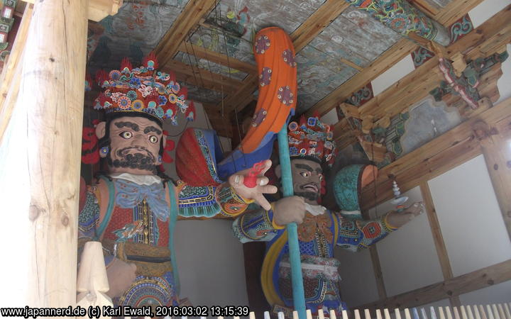 Korea, Jikjisa Tempel: Cheonwangmun, Himmelskönige des Westens und des Nordens
