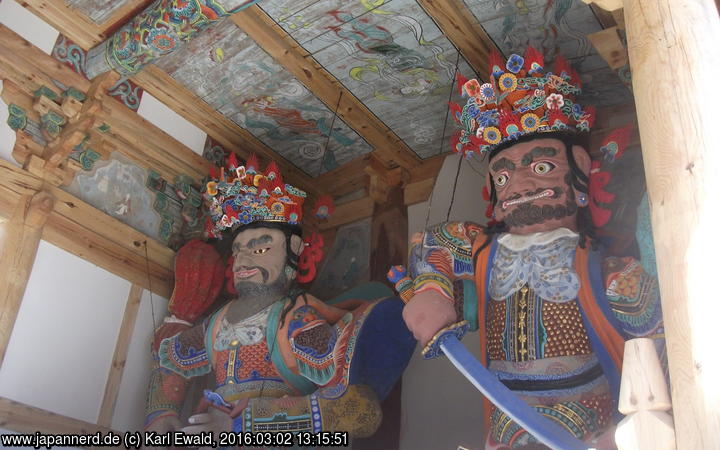 Korea, Jikjisa Tempel: Cheonwangmun, Himmelskönige des Ostens und des Südens
