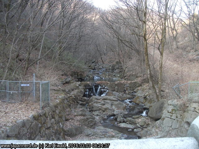 Korea, Jikjisa Tempel: Brücke Richtung Myeongjeokam
