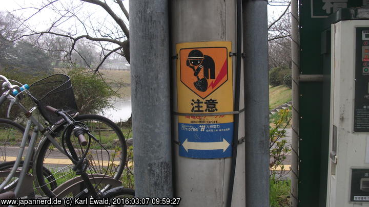 Fukuoka: Warnschild Erdkabel
