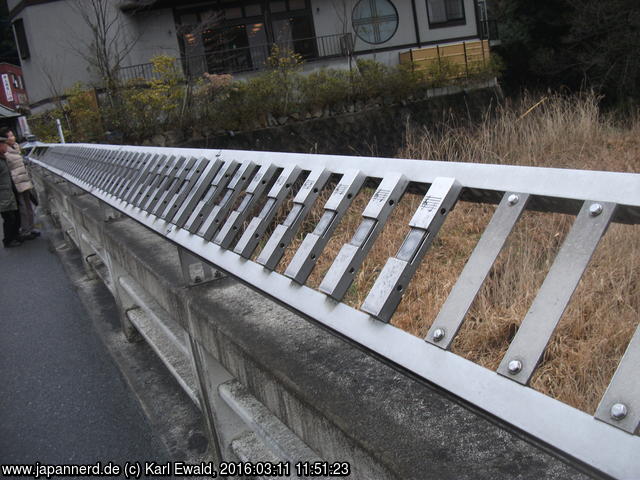 Sasaguri - Kido: Glockenspiel an der Kido-Brücke
