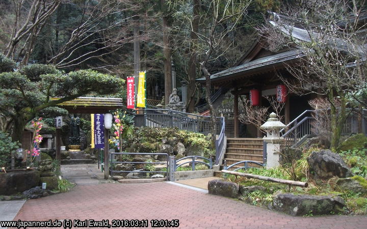 Sasaguri, Nanzo-in: die Tempelanlage liegt an einem Berghang
