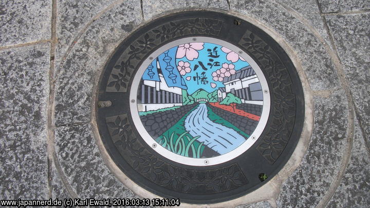 Omihachiman: Kanaldeckel in Farbe
