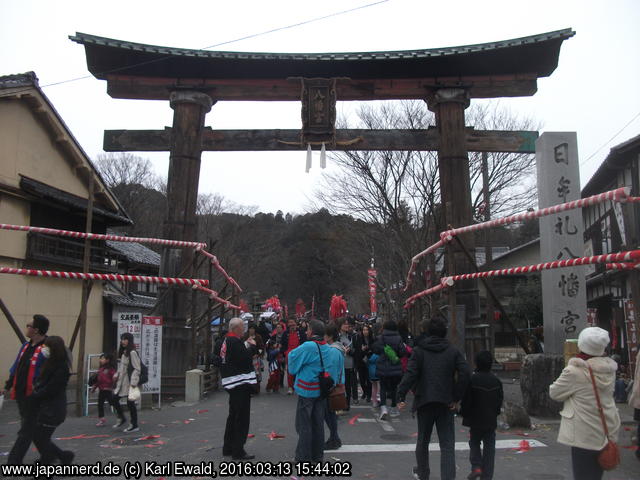 Omihachiman: Torii am Zugang zum Himure Hachiman-gu Schrein
