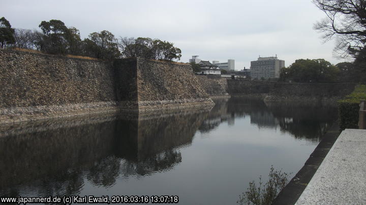 Osaka: Wassergraben um das Burggelände
