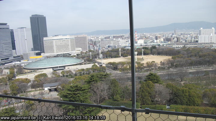 Osaka, Burg: Blick vom Aussichtsgeschoss 8F nach Ostnordost: Osaka.Jo Hall und Osaka Business Park
