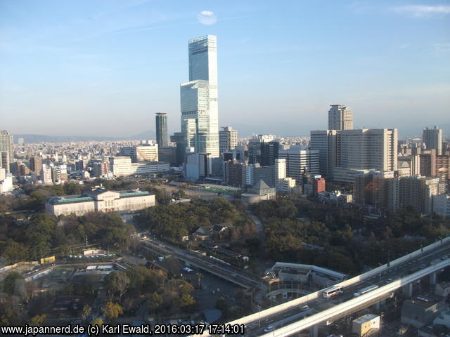 Osaka Shinsekai, Tsutenkaku-Tower: Blick nach Südost zum Abeno Harukas Wolkenkratzer
