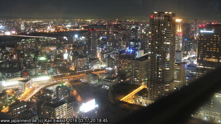 Osaka, Umeda Sky Building, nächtlicher Blick vom Aussichtsgeschoss

