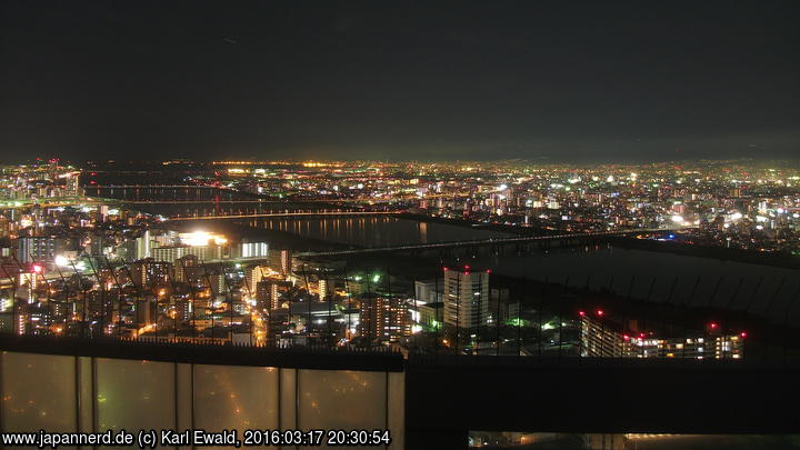 Osaka, Umeda Sky Building, nächtlicher Blick vom Dach
