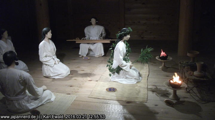 Yoshinogari Park: Kita-Naikaku, Ritual mit der Oberpriesterin
