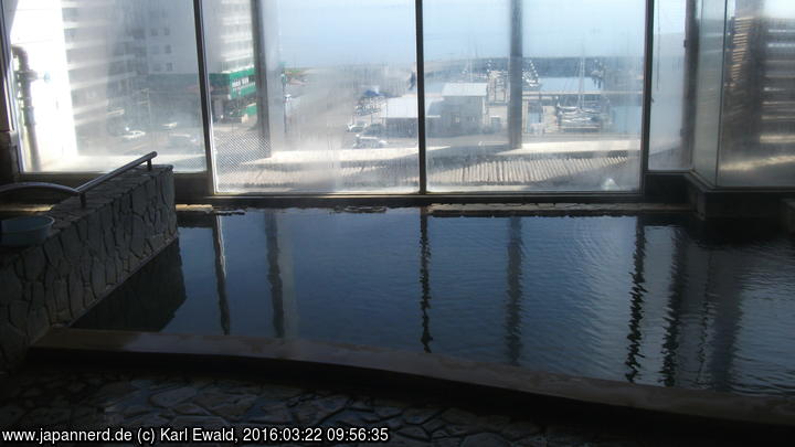 Klick für Großformat Beppu, Hotel The New Tsuruta, Hotelbad - Becken