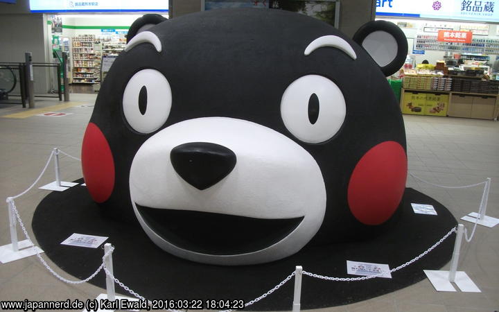 Kumamoto: Kumamon-Kopf im Bahnhof
