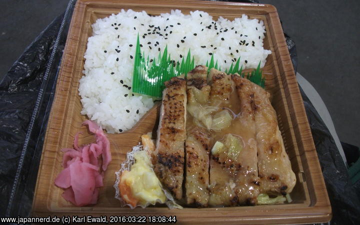 Kumamoto: eine Bento-Box als Verpflegung
