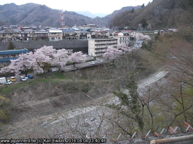 Ôtsuki, Flusstal und Kirschblüte auf der anderen Seite
