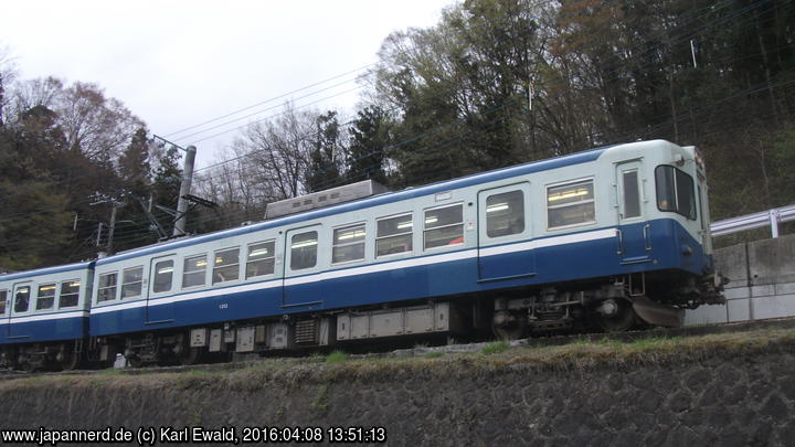 Klick für Großformat Ôtsuki, ein Zug der Fujikyo Railway, die Ôtsuki mit Kawaguchiko verbindet