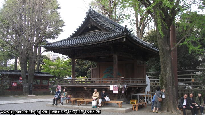 Tokyo Nezu-Schrein, Kagura-den Tanz- und Musikbühne
