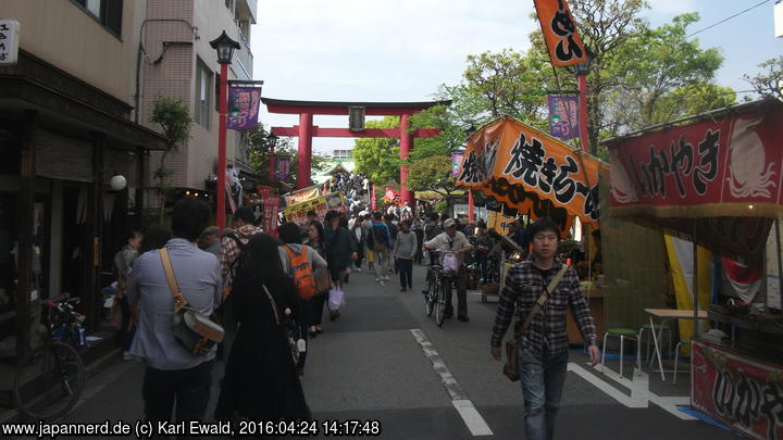 Klick für Großformat Tokyo, Kameido: Seitenstraße zum Kameido-Tenjin-Schrein