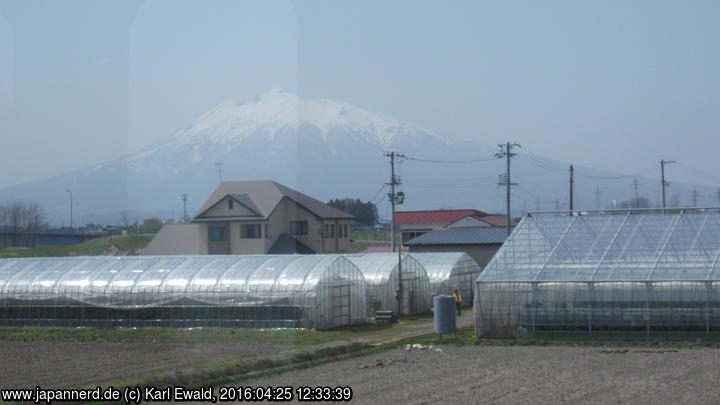 Iwaki-san, aus dem Zug etwas östlich von Hirosaki fotografiert
