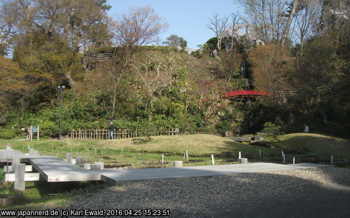 Hirosaki, Fujita-Garten: Blick von unteren Teil auf die Geländestufe
